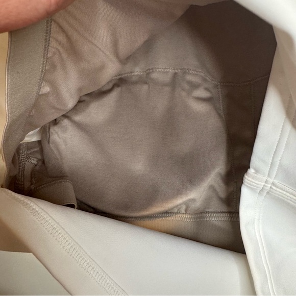 Women’s Lululemon Tight Fit Cropped Shelf Bra Tshirt White Large - Picture 9 of 10